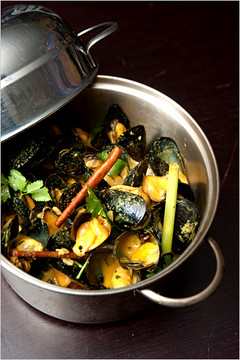 "Bombay" Indian curry, star anise, garlic, cinnamon, white wine - Flex Mussels